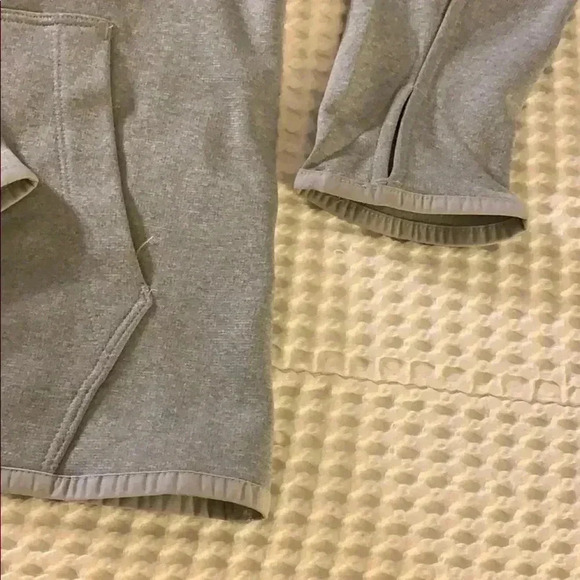 The north face hoodie - Picture 2 of 3